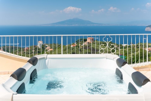 Villa Carlotta, with private pool and sea views 2 Villas in Italy