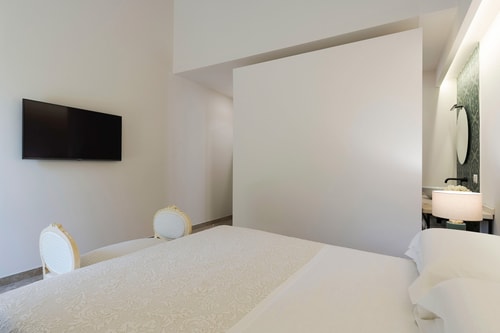 Villa Nivura, Minimalist Elegance Amid the Olive Groves 17 Villas in Italy