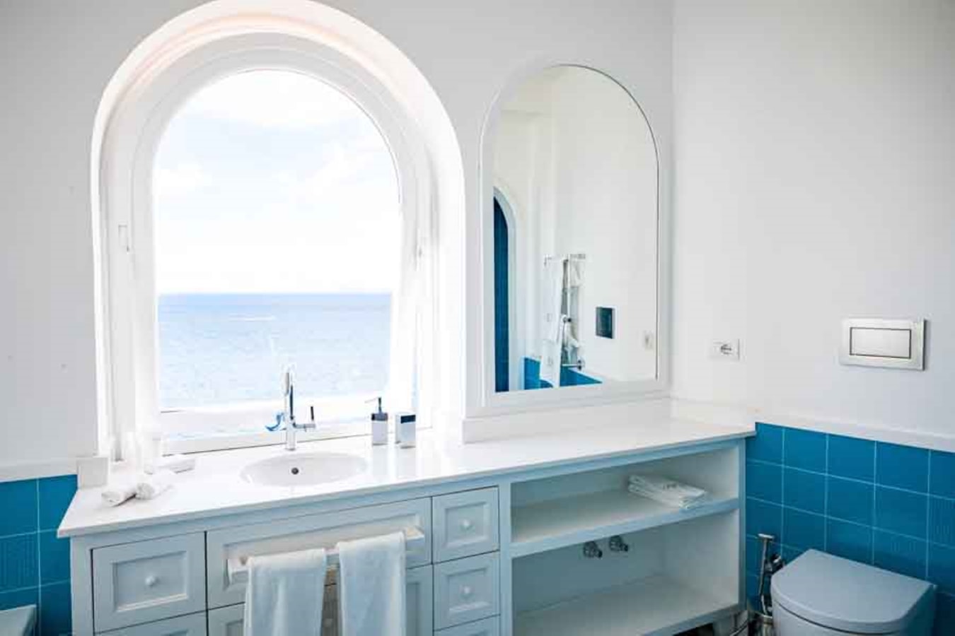 Villa Luce Di Mare, endless sea views 25 Villas in Italy