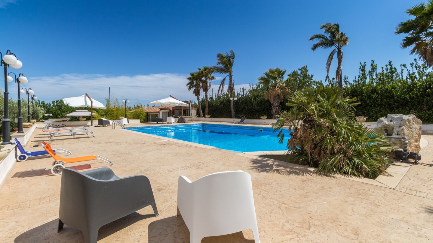 Villa Vista Serena, Traditional Estate in Rural Modica 36 Villas in Italy