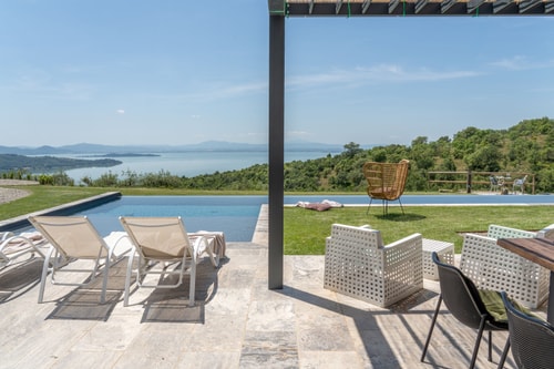 Villa Il Lago, Retreat with Heated Infinity Pool 54 Villas in Italy