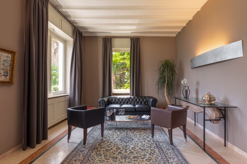 Villa Classica, Historic villa with lake views 28 Villas in Italy