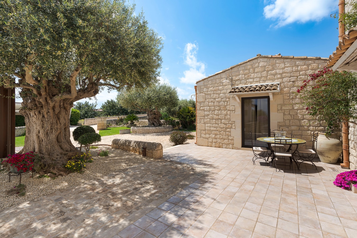 Tenuta Del Sole, elegant Sicilian estate 6 Italian Breaks