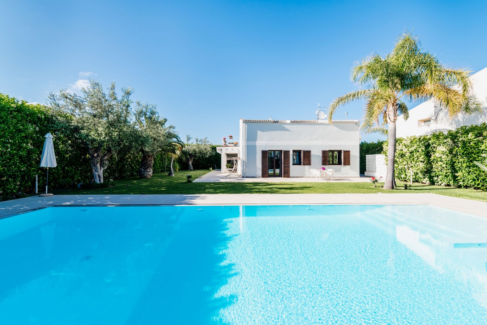 Villa Marbella, a short walk from the beach 24 Villas in Italy