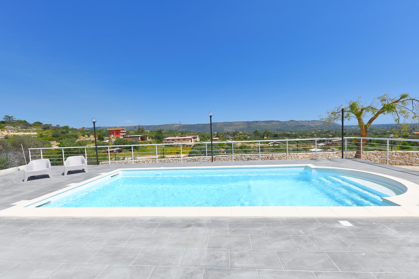 Villa Luce, close to town 35 Villas in Italy