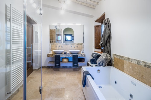 Villa Gaiole – Tuscan Estate with Pool & Spa 36 Villas in Italy