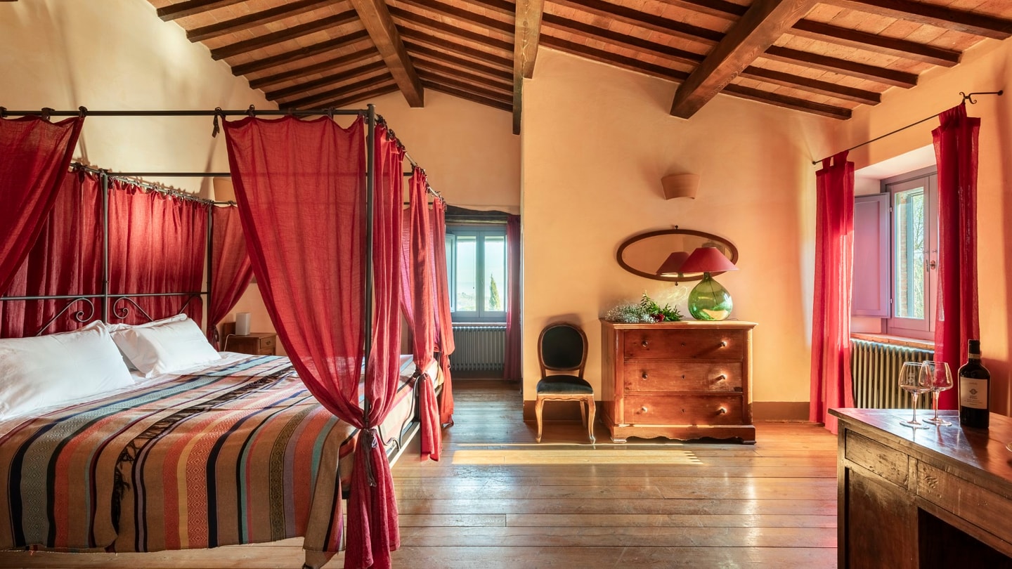 Podere Pulciano - Historic Tuscan farmhouse with pool 24 Villas in Italy