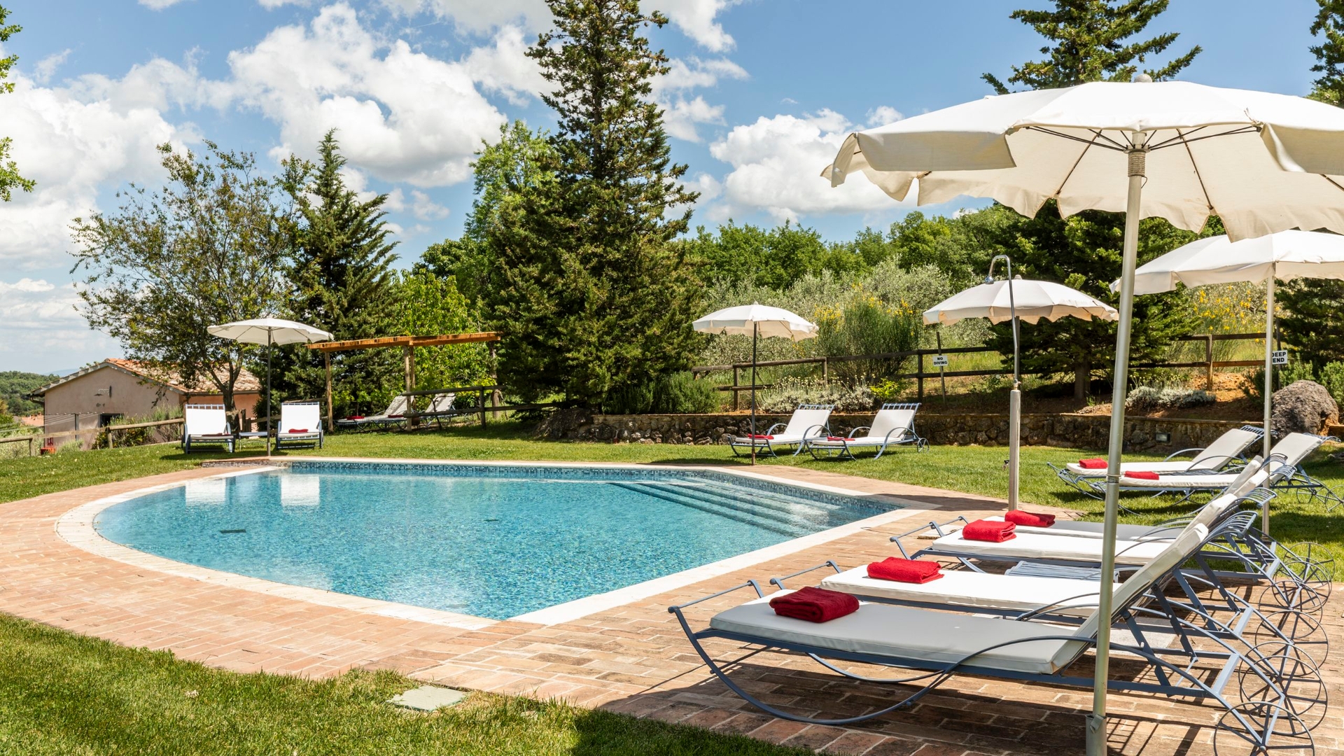 Podere Pulciano - Historic Tuscan farmhouse with pool 2 Villas in Italy