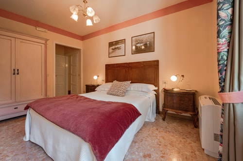Villa Dia, Lakeside Luxury Retreat 37 Villas in Italy