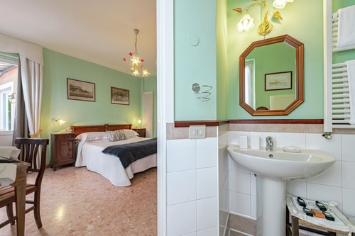 Villa Dia, Lakeside Luxury Retreat 26 Villas in Italy