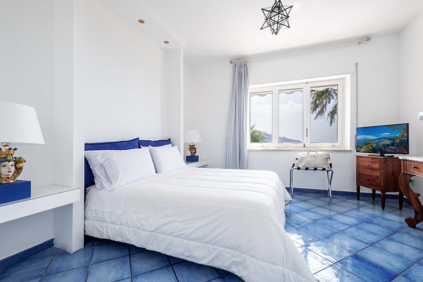 Casa Le Onde, with private terrace, shared pool 9 Villas in Italy