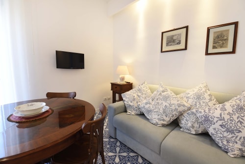 Casa Nizza, Apartment in Town Centre 4 Villas in Italy