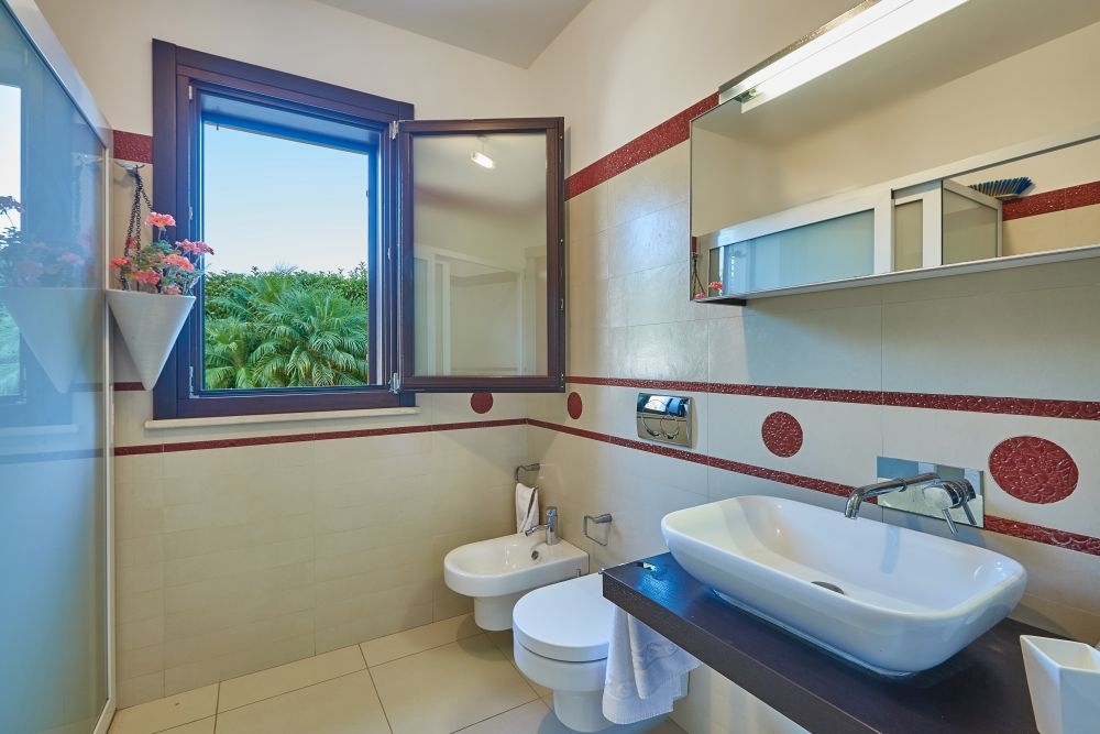 Villa Marbella, a short walk from the beach 17 Villas in Italy