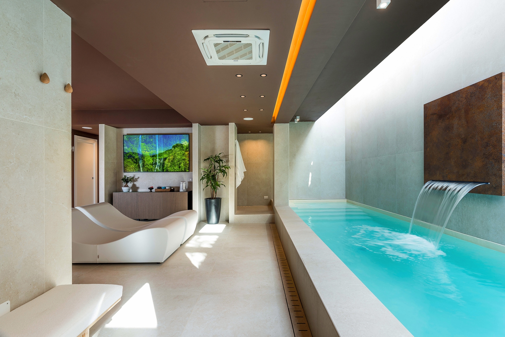 Stunning modern villa near the sea 31 Villas in Italy
