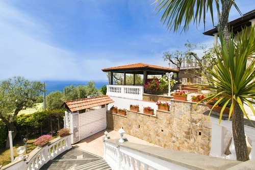 Villa Bionda, with sea views and private pool 32 Villas in Italy