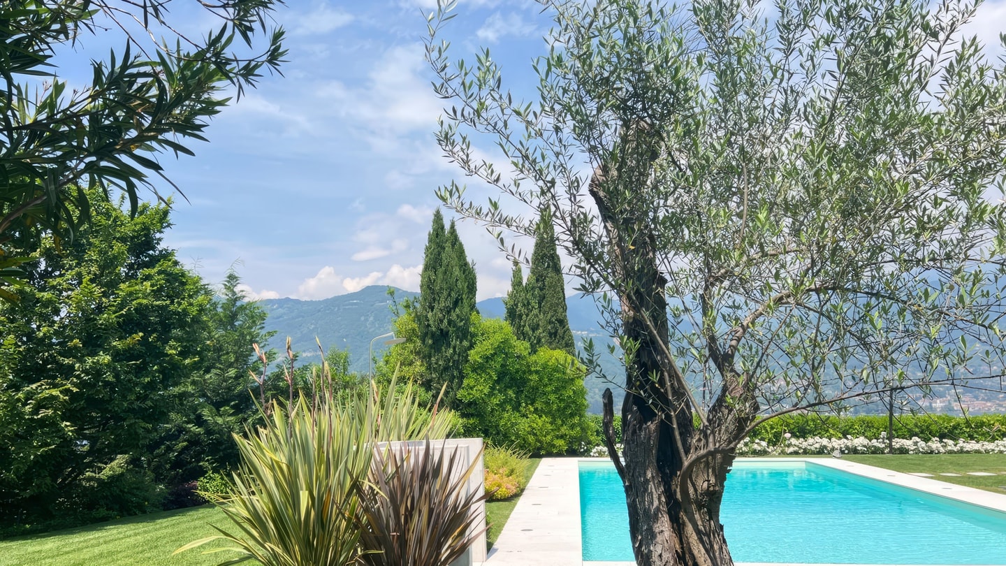 Villa Acquabella with lake views and pool 49 Villas in Italy