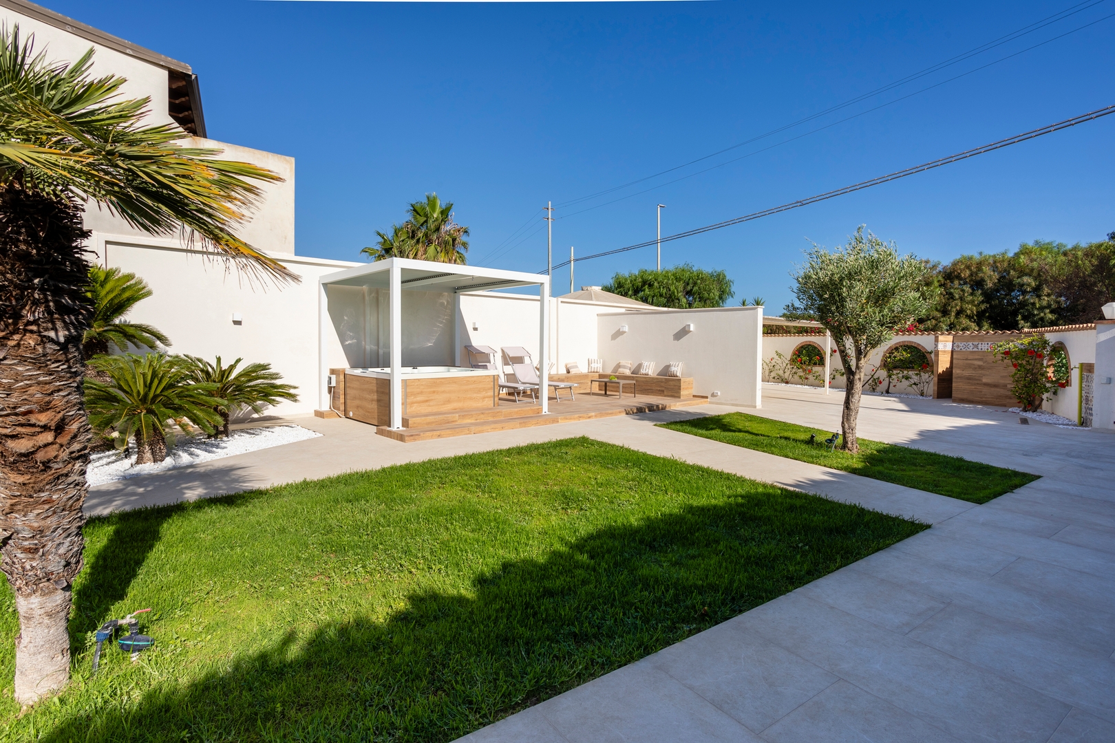Private beachfront villa in Sicily 3 Villas in Italy