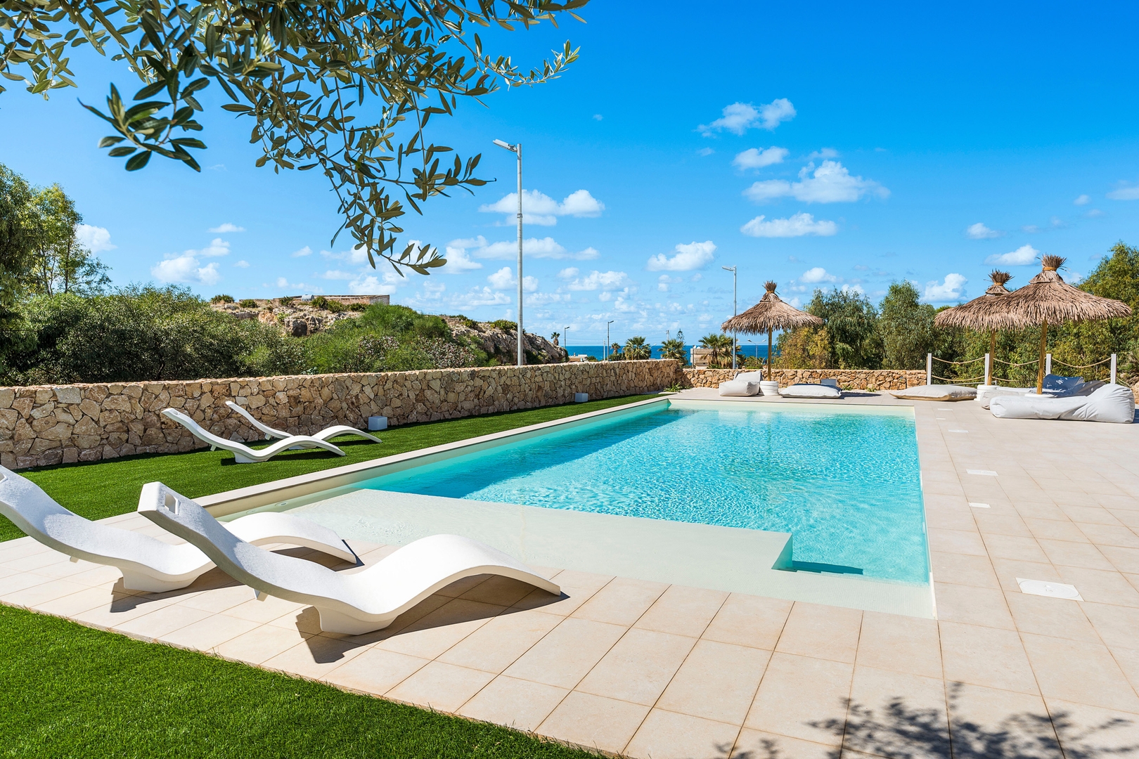 Stunning modern villa near the sea 2 Villas in Italy
