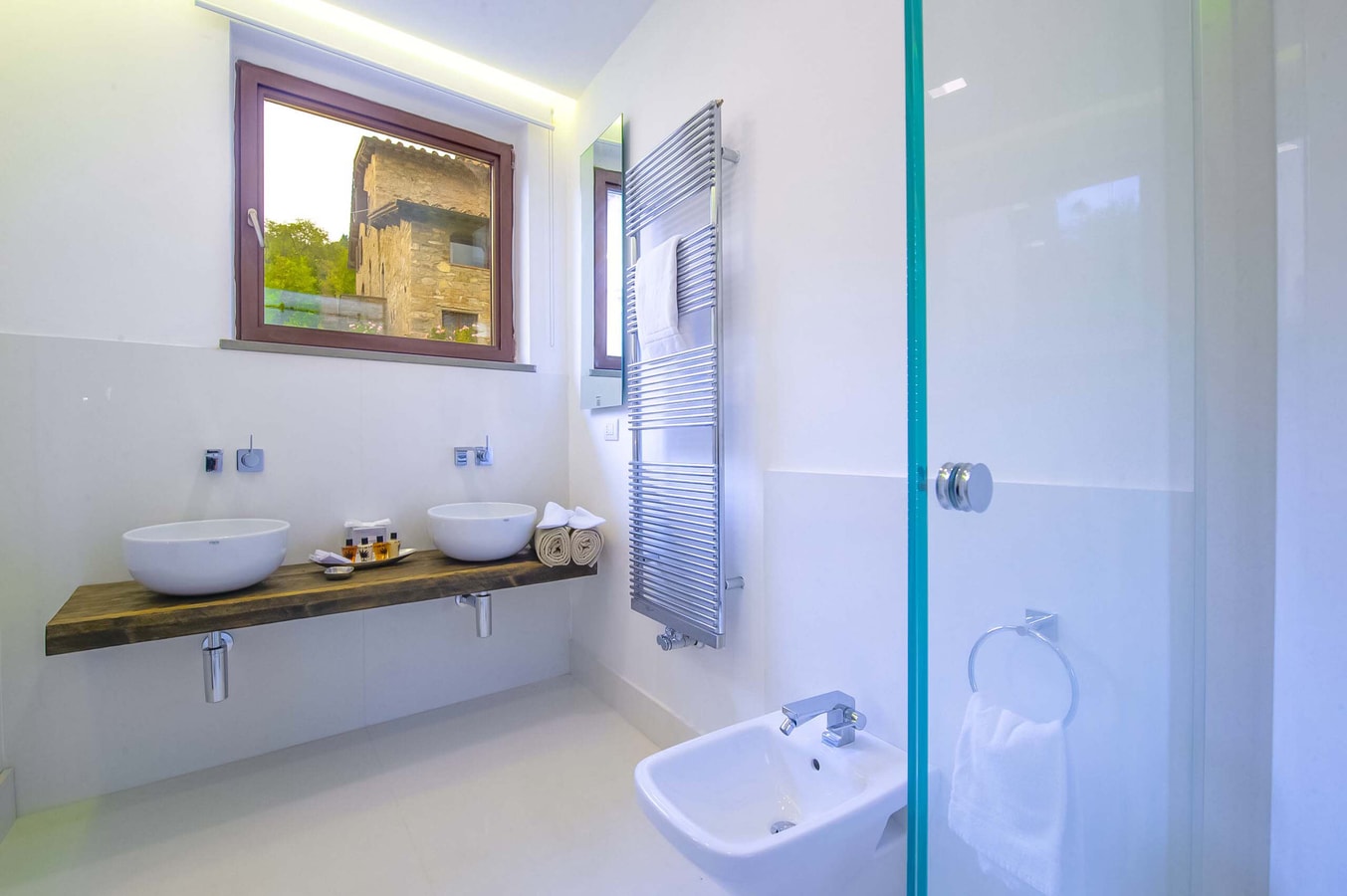 Alonza Estate - Large Countryside Estate 45 Villas in Italy