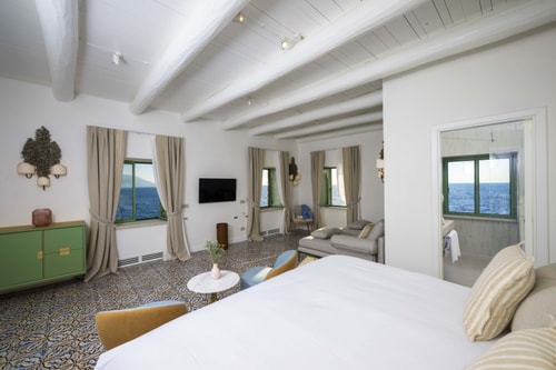 Isola del Poeta, Private Island with Pool & Chef 37 Villas in Italy