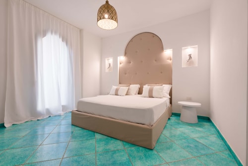 Casa Scogliera, Seafront House with Terrace 9 Villas in Italy