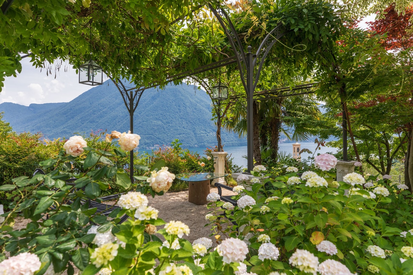 Villa Classica, Historic villa with lake views 3 Villas in Italy