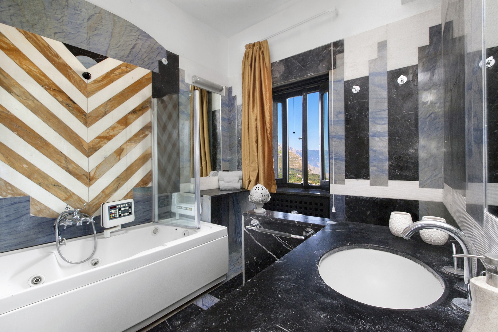 Villa Fontanella - Modern villa with pool and Jacuzzi 25 Villas in Italy