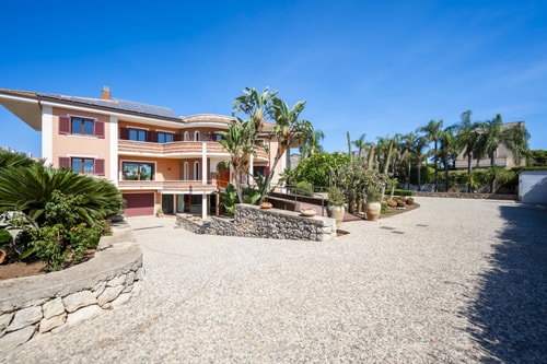 Villa Siracusa, in town centre 53 Villas in Italy