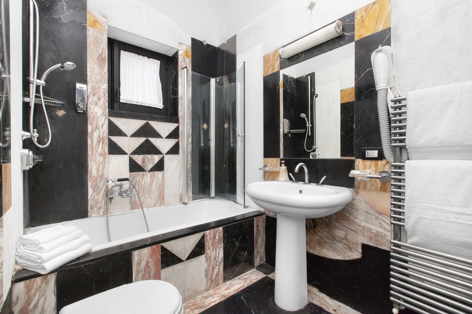 Villa Fontanella - Modern villa with pool and Jacuzzi 26 Villas in Italy