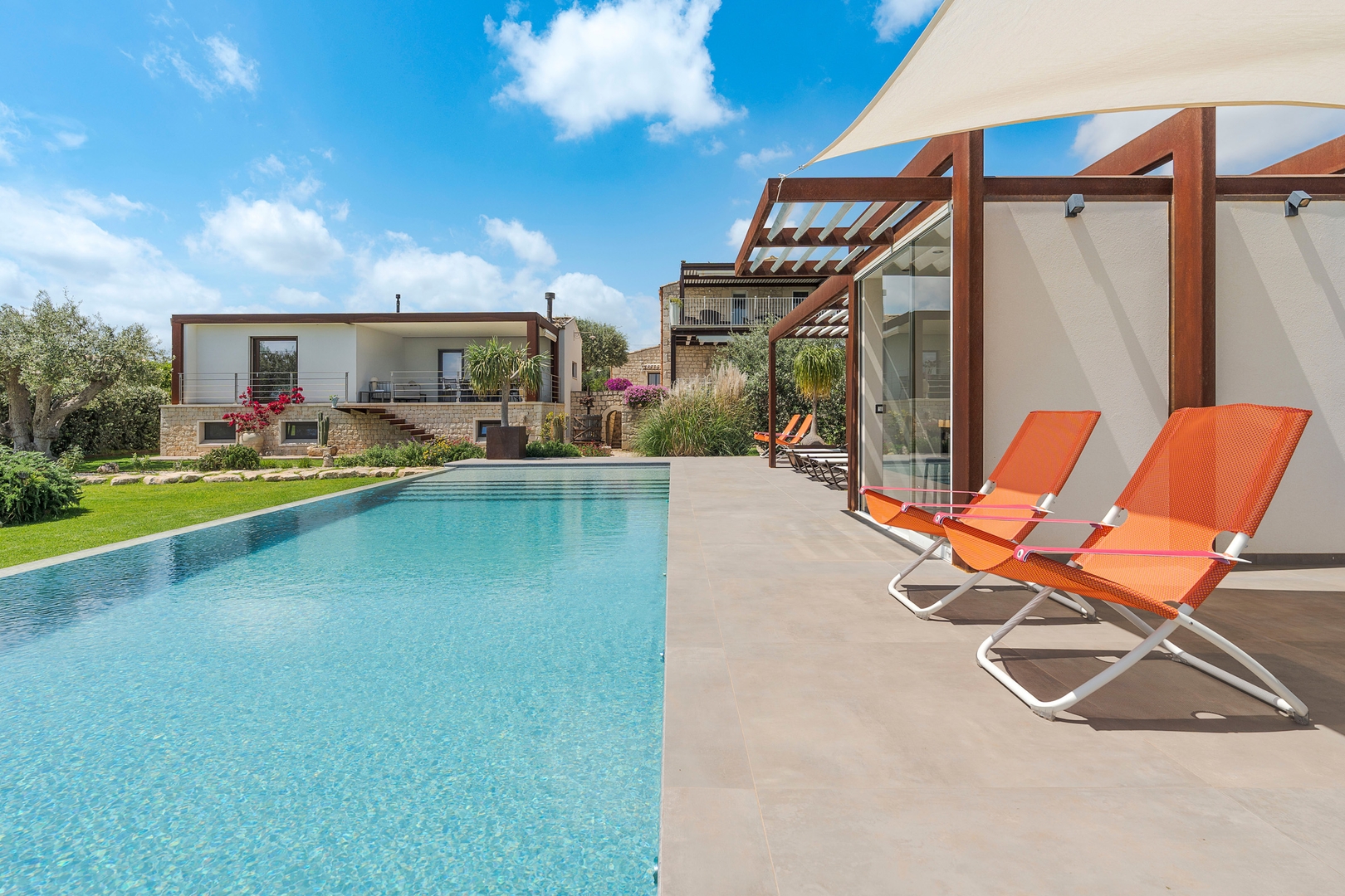 Tenuta Del Sole, elegant Sicilian estate 72 Villas in Italy