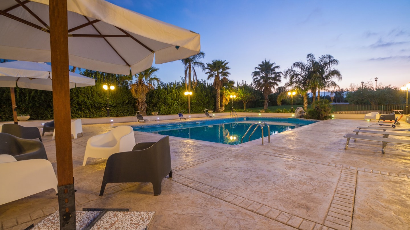 Villa Vista Serena, Traditional Estate in Rural Modica 43 Villas in Italy