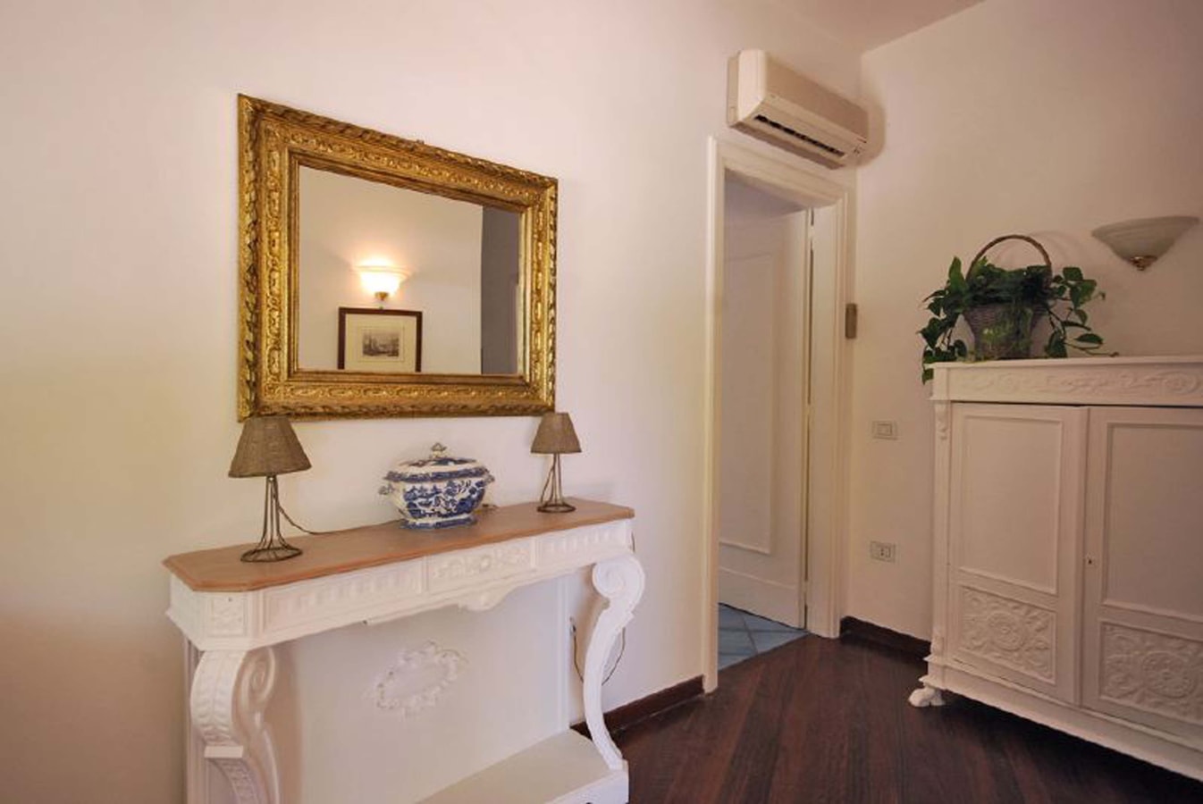 Casa Le Onde, with private terrace, shared pool 13 Villas in Italy