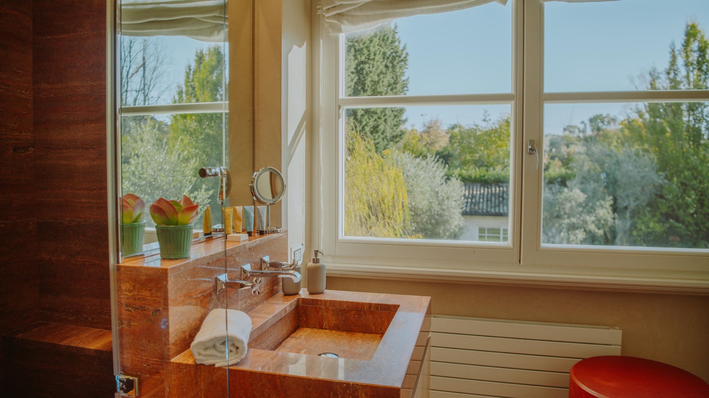 Villa Acquabella with lake views and pool 23 Villas in Italy