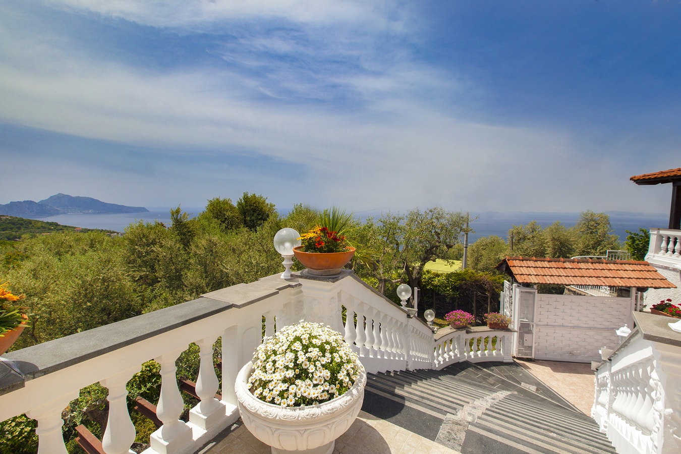 Villa Bionda, with sea views and private pool 34 Villas in Italy