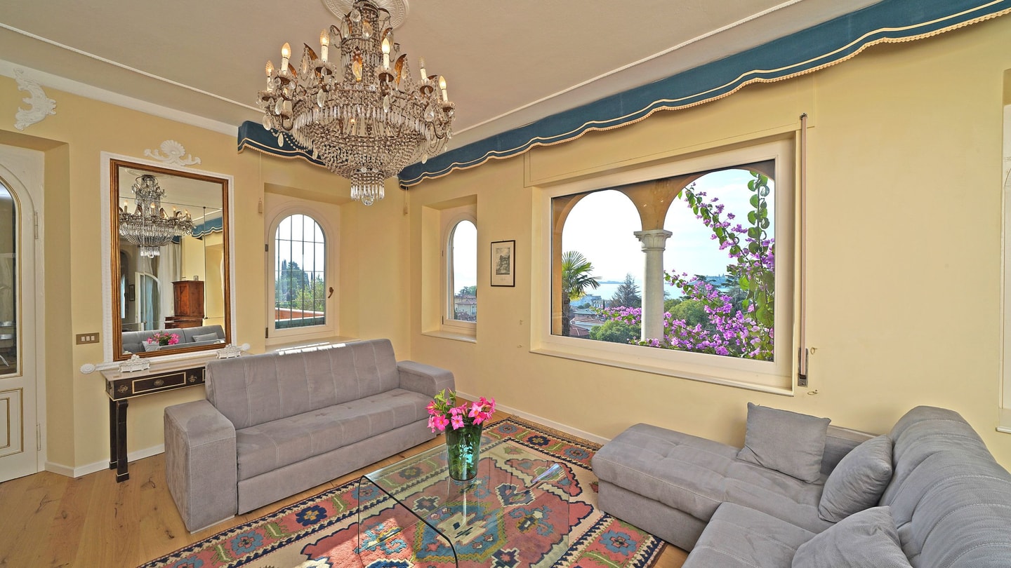 Villa Cadenza - Private villa with lake views 7 Villas in Italy