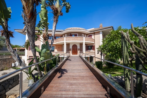 Villa Siracusa, in town centre 54 Villas in Italy