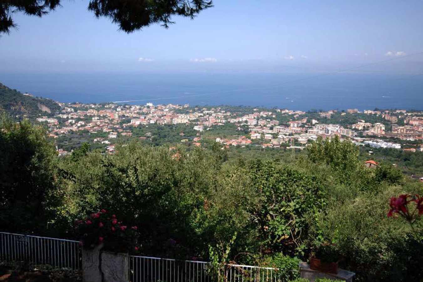 Casa Le Onde, with private terrace, shared pool 24 Villas in Italy