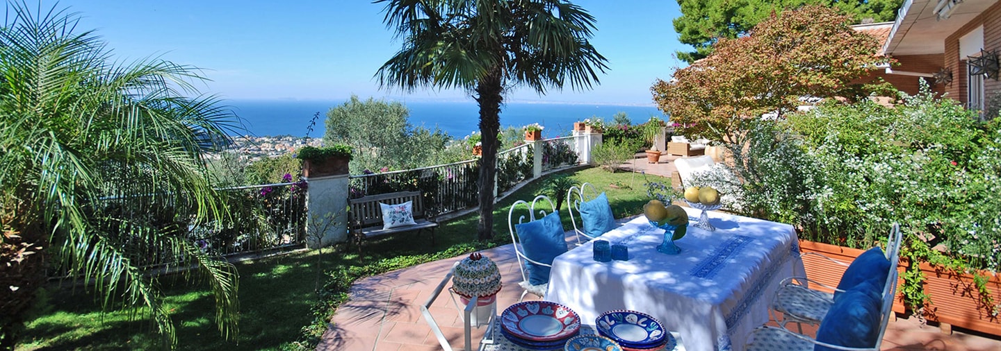 Casa Le Onde, with private terrace, shared pool 22 Villas in Italy