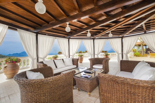 Villa Bionda, with sea views and private pool 5 Villas in Italy