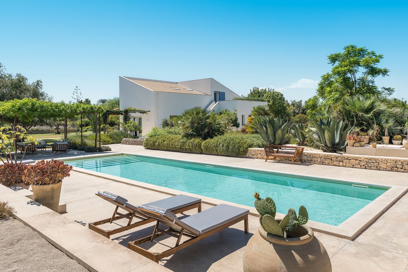 Villa Giordana with private swimming pool, Sicily 65 Villas in Italy