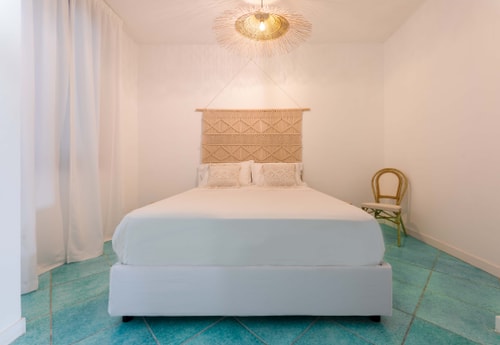 Casa Scogliera, Seafront House with Terrace 13 Villas in Italy