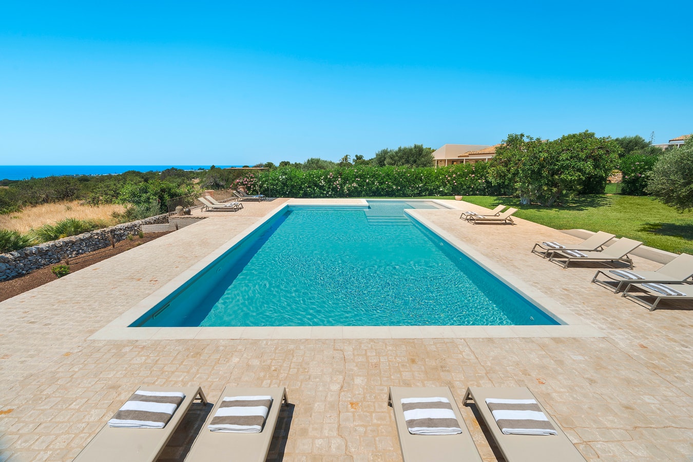 Casa Carol (Bianco) - Villa with shared pool 34 Villas in Italy