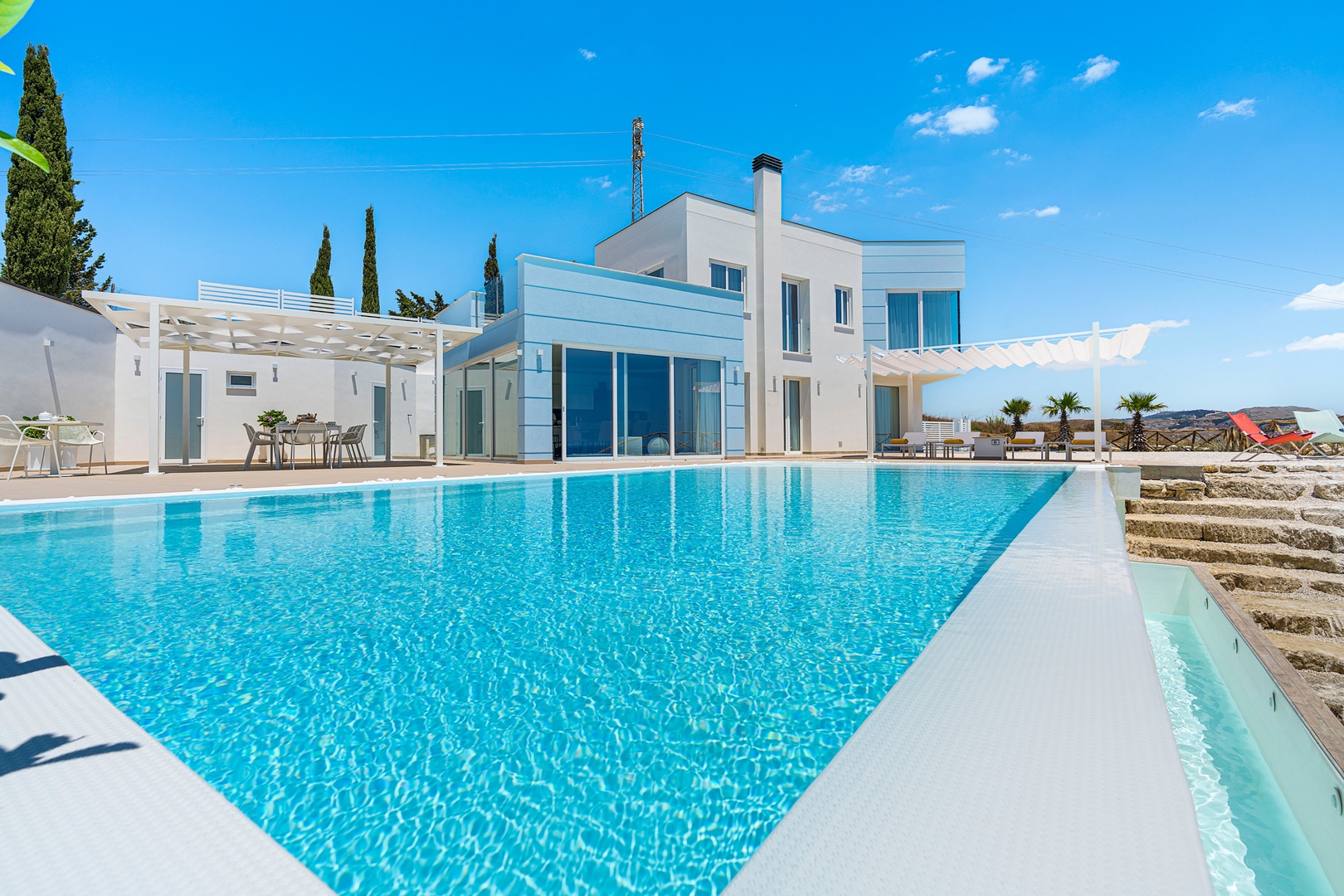 Villa Bianca - Beautiful villa with sea views 1 Villas in Italy
