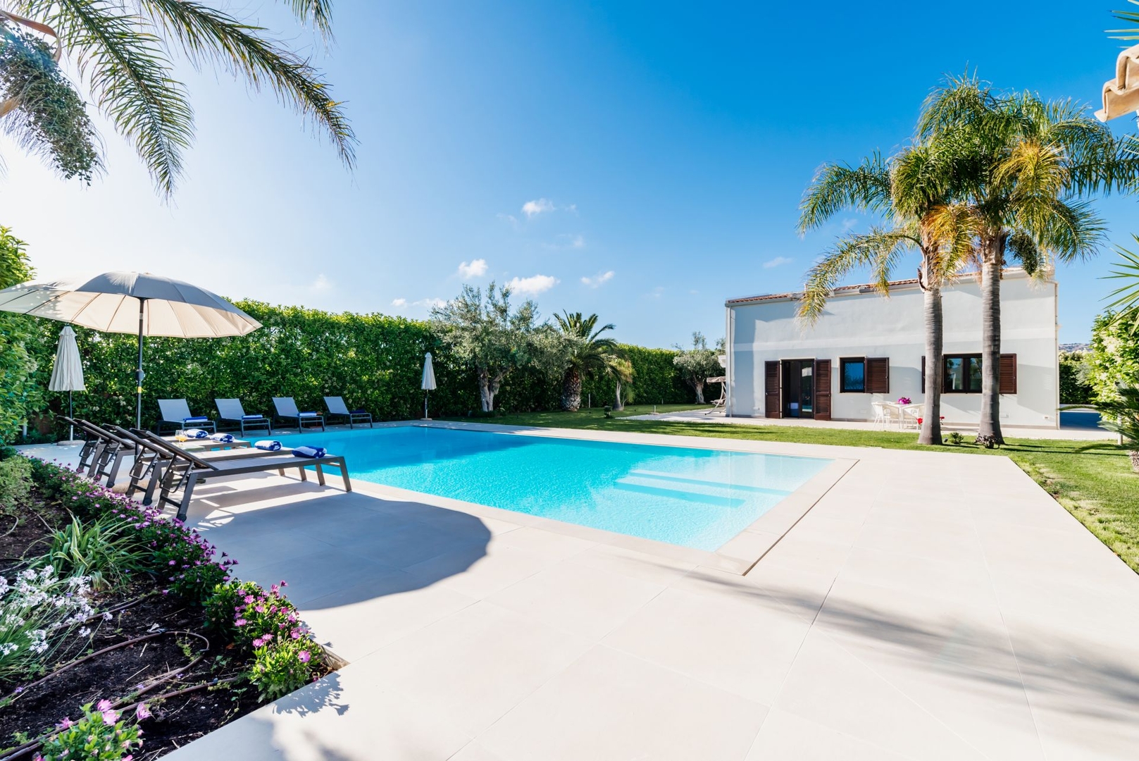 Villa Marbella, a short walk from the beach 23 Villas in Italy