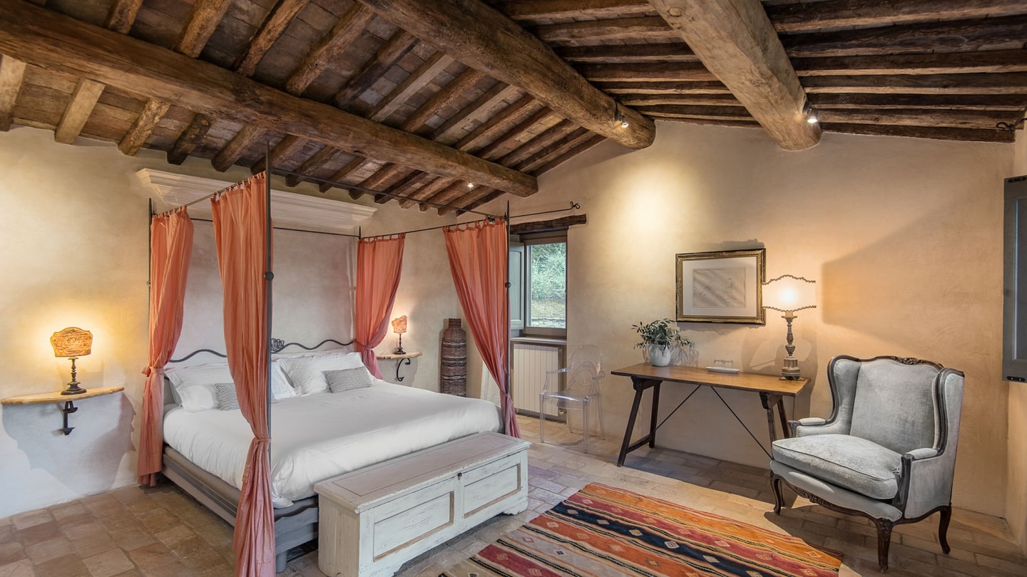 Villa Luminosa, Authentic Umbrian Charm 16 Italian Breaks