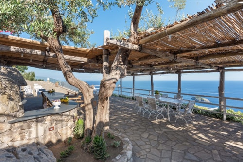Villa Silenzio, Secluded Retreat with Sea Views 2 Villas in Italy
