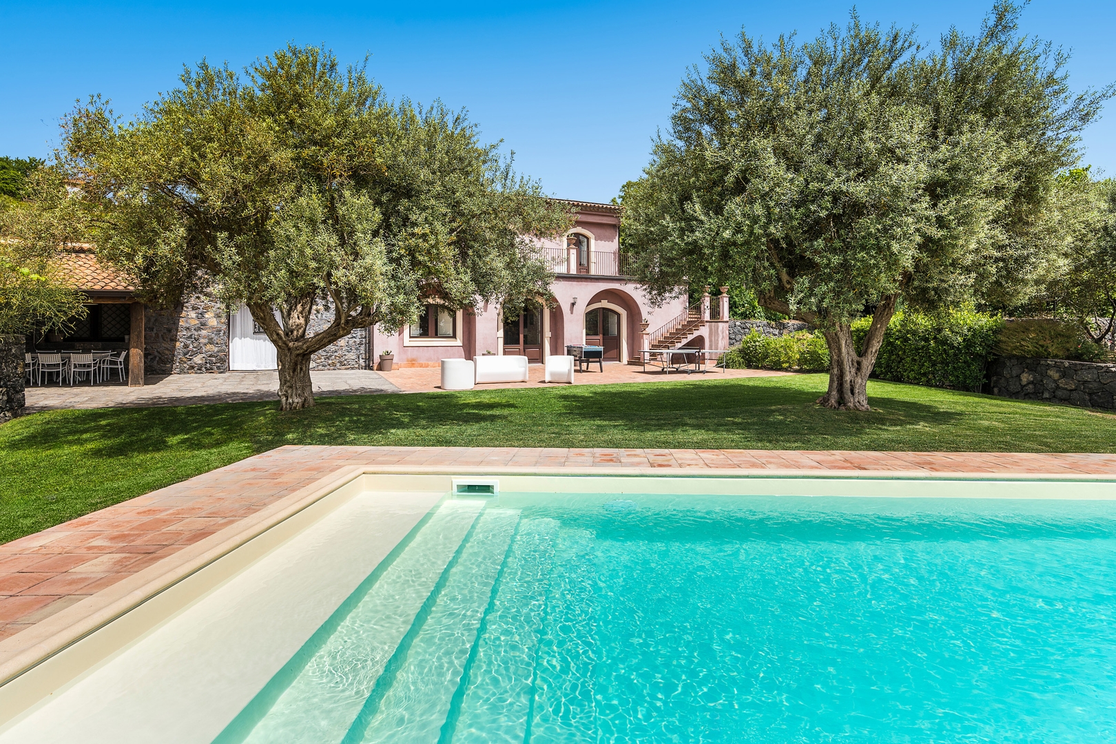Villa Inessa with private pool, Mt. Etna Area 2 Villas in Italy