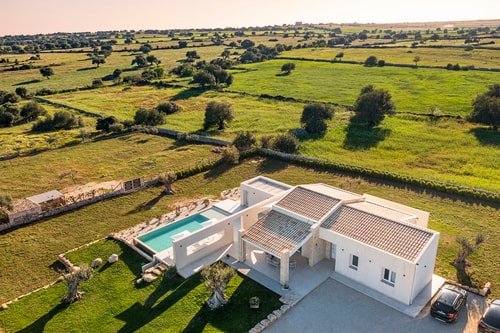 Villa Angelo - Elegant private villa with pool 0 Villas in Italy