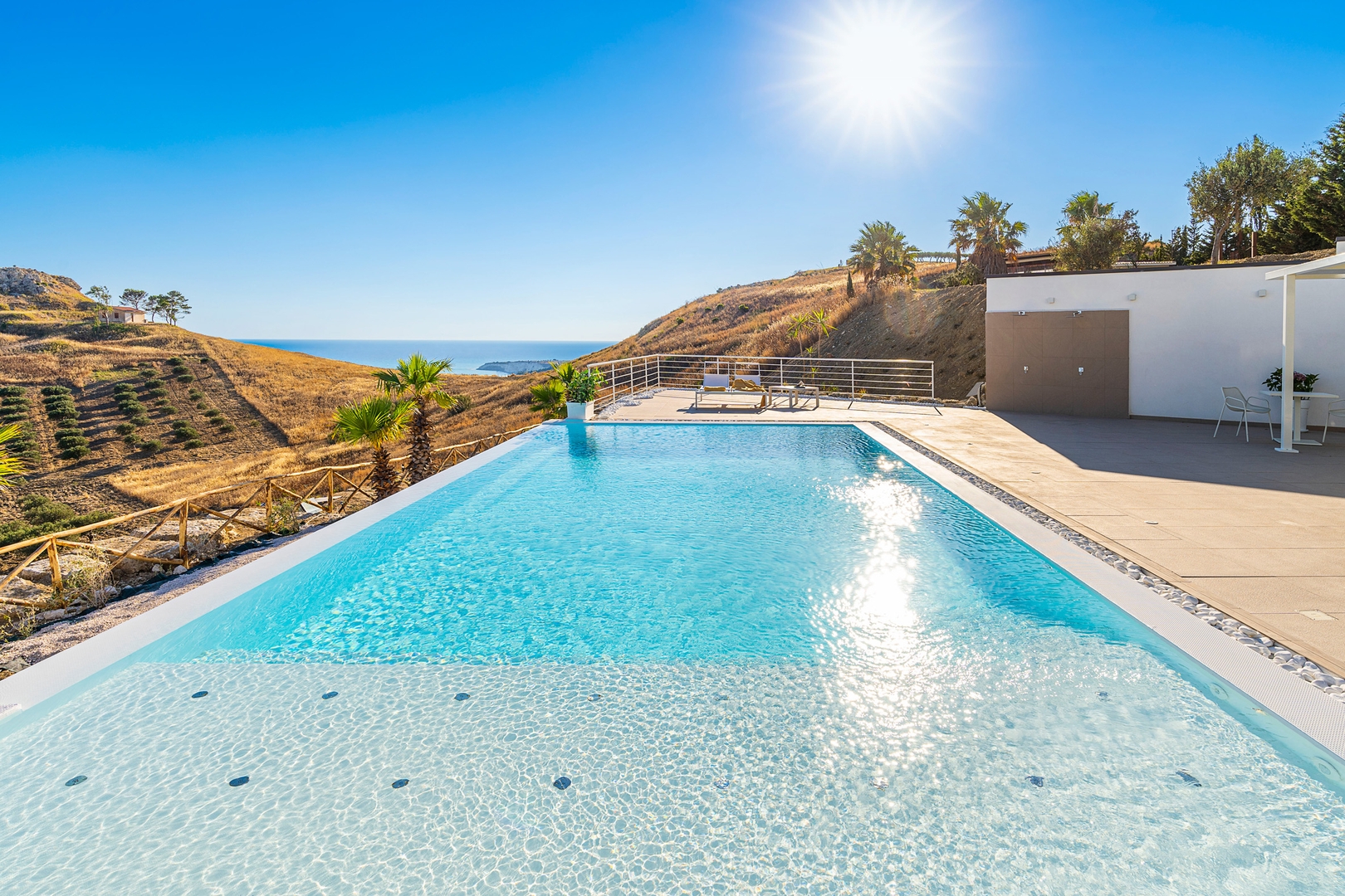 Villa Bianca - Beautiful villa with sea views 2 Villas in Italy