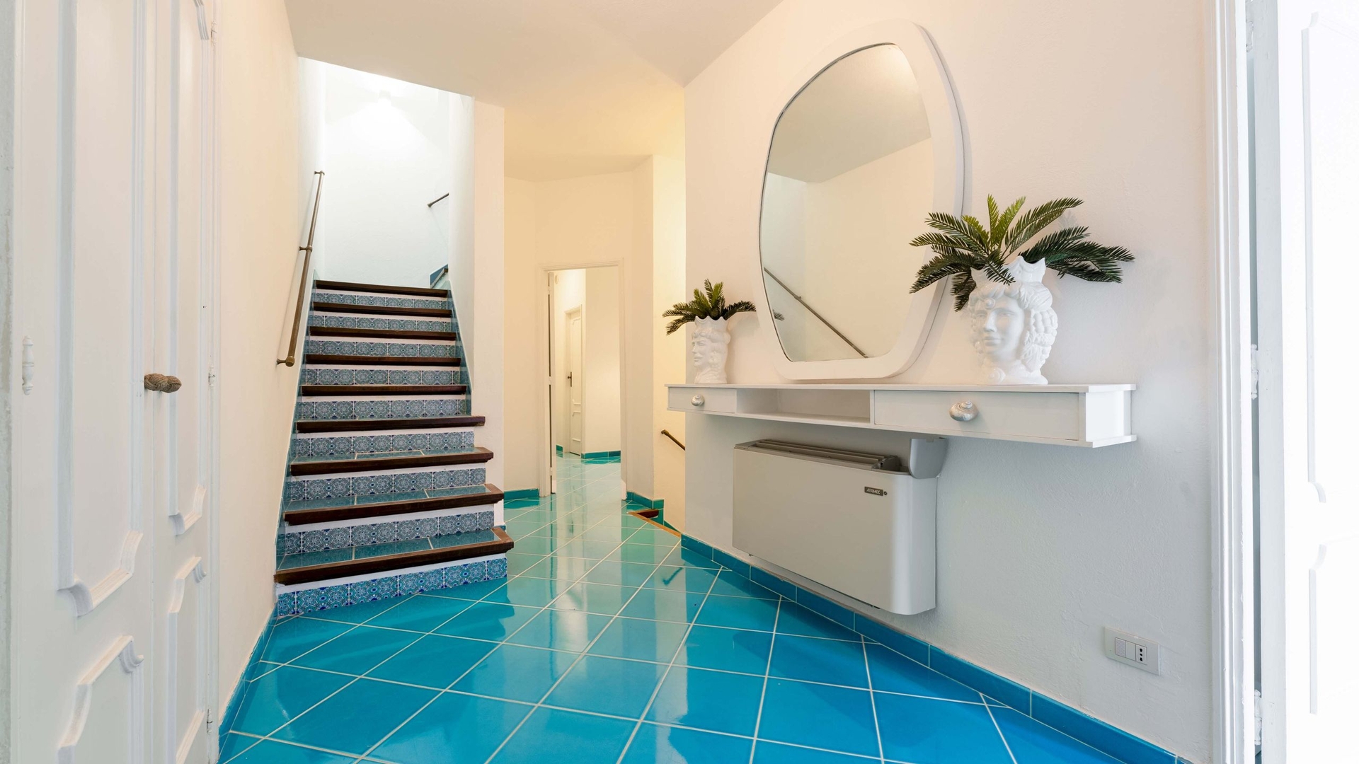 Casa Di Marcia, seafront with dipping pool 40 Villas in Italy